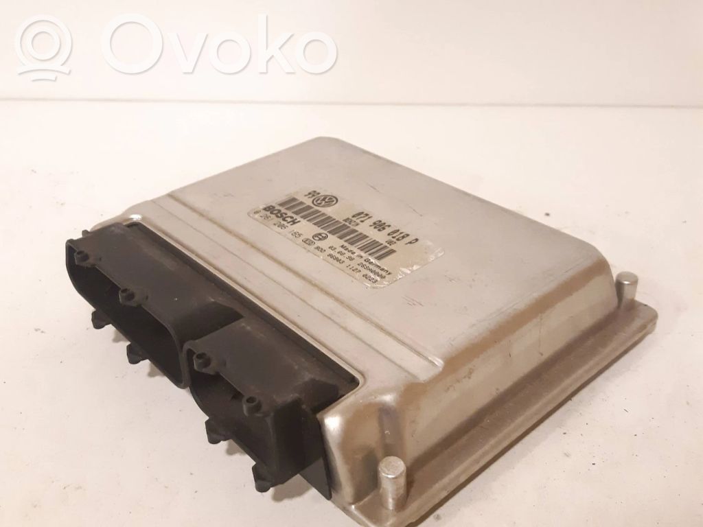 Volkswagen PASSAT B5 Engine control unit/module 