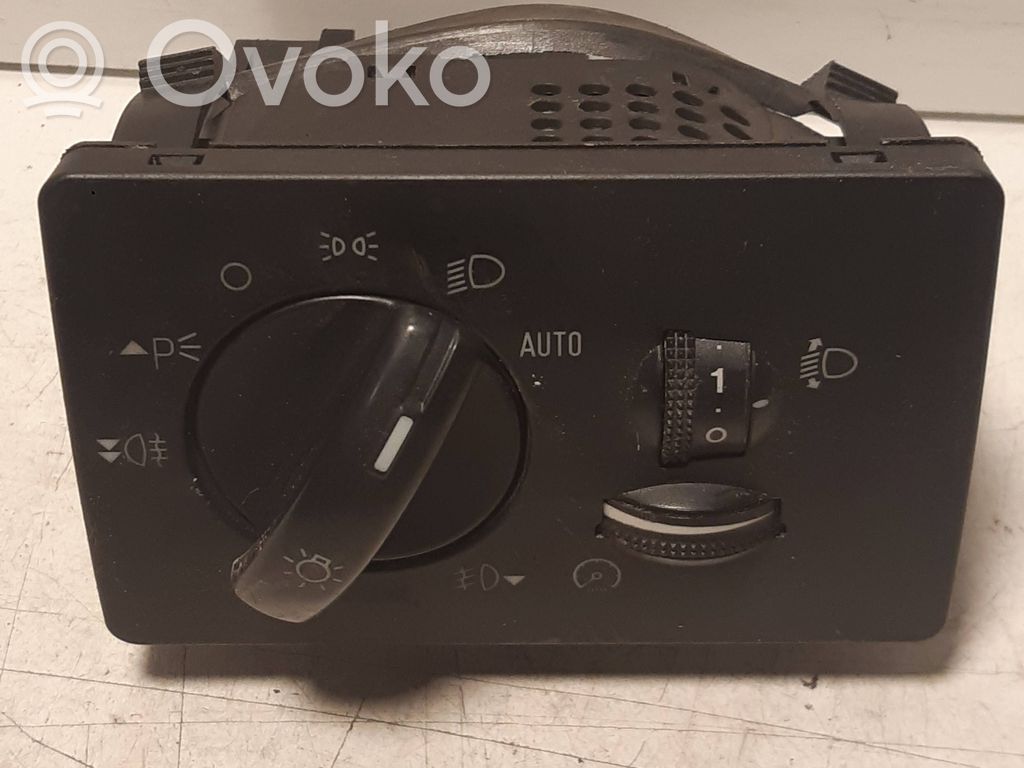 Light switch   7M5T13A024CA