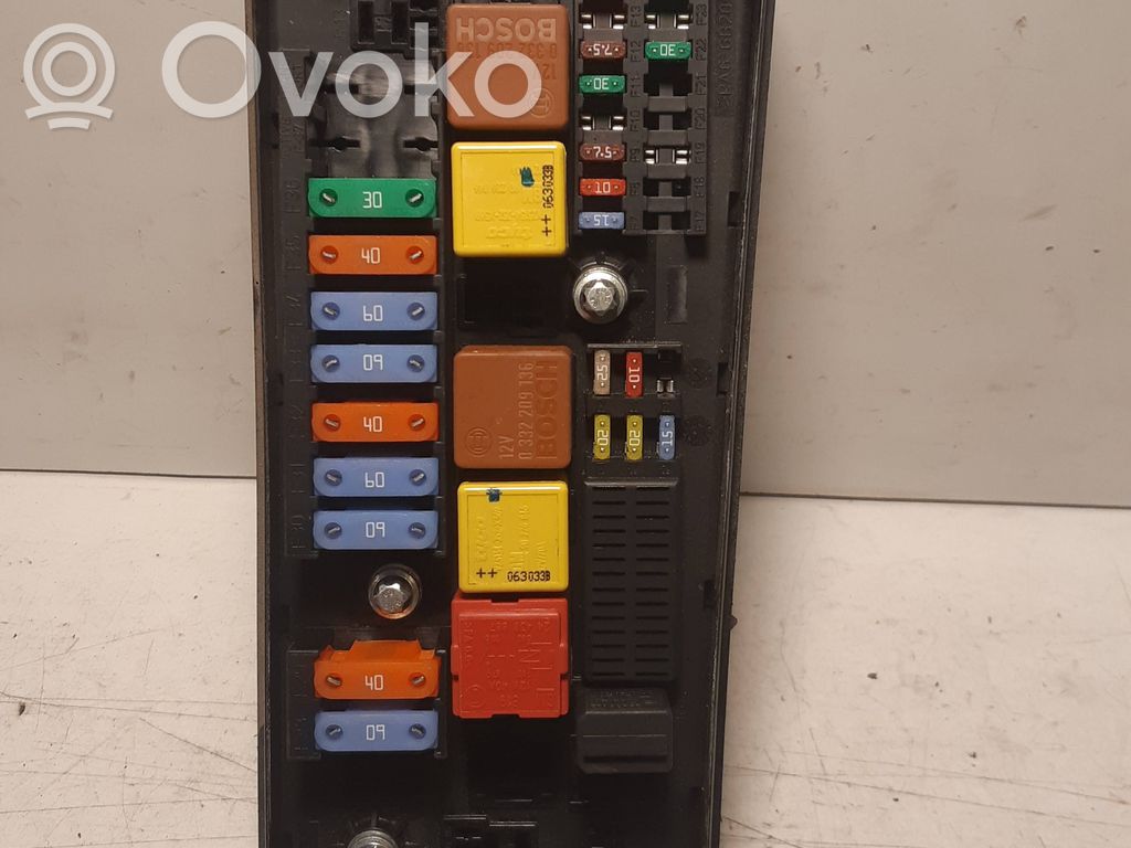 Opel Vectra C Saugiklių blokas 