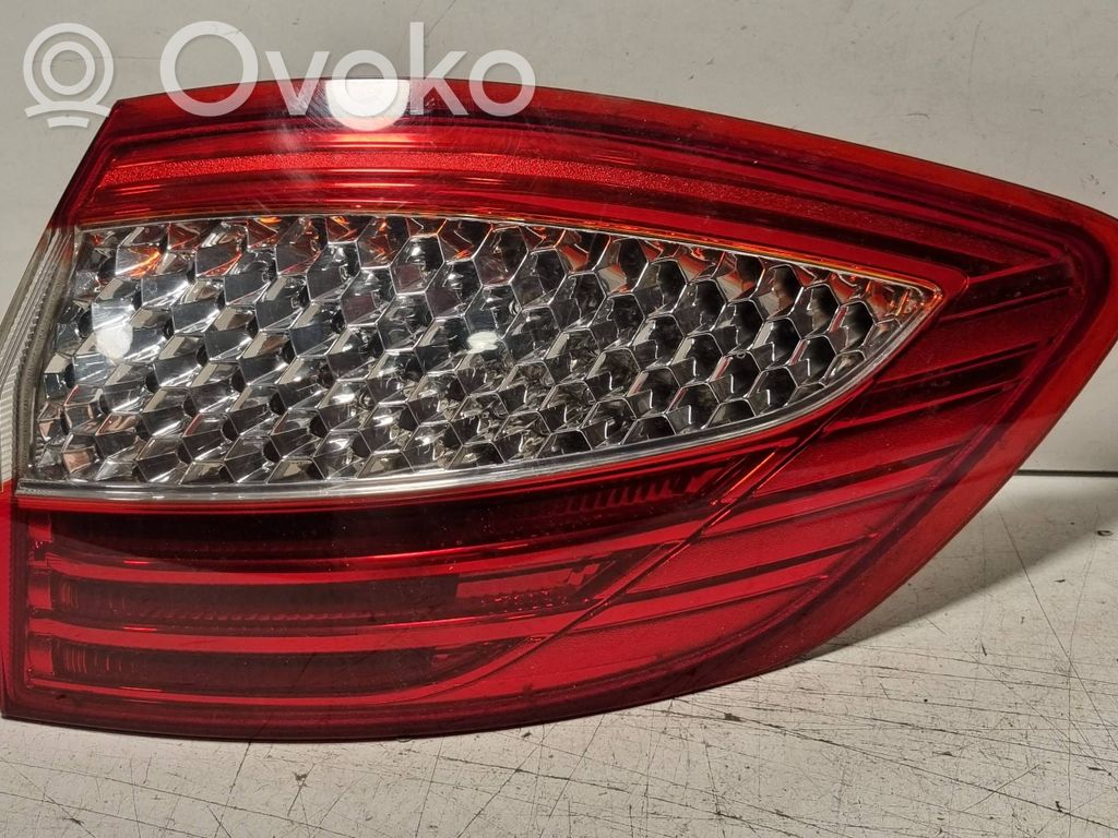 Ford Mondeo MK IV Luz trasera/de freno 