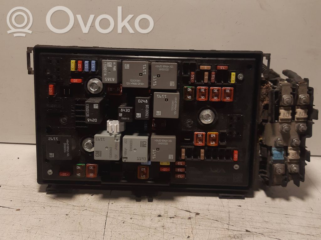 Opel Astra J Módulo de fusible 