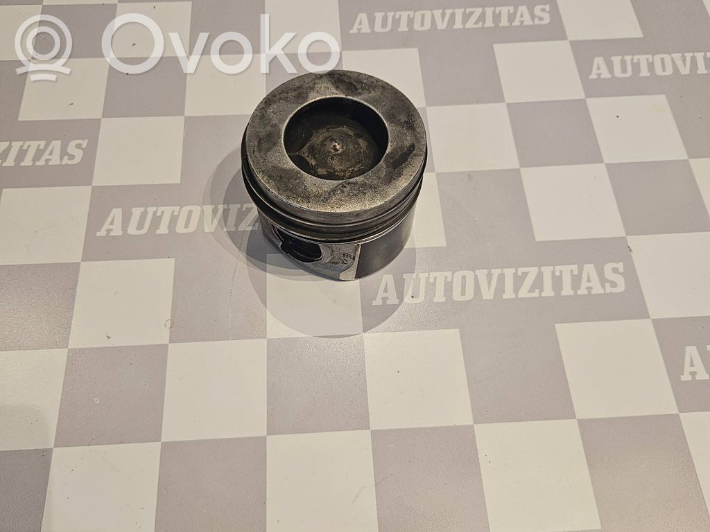 Piston   RUC,16011518