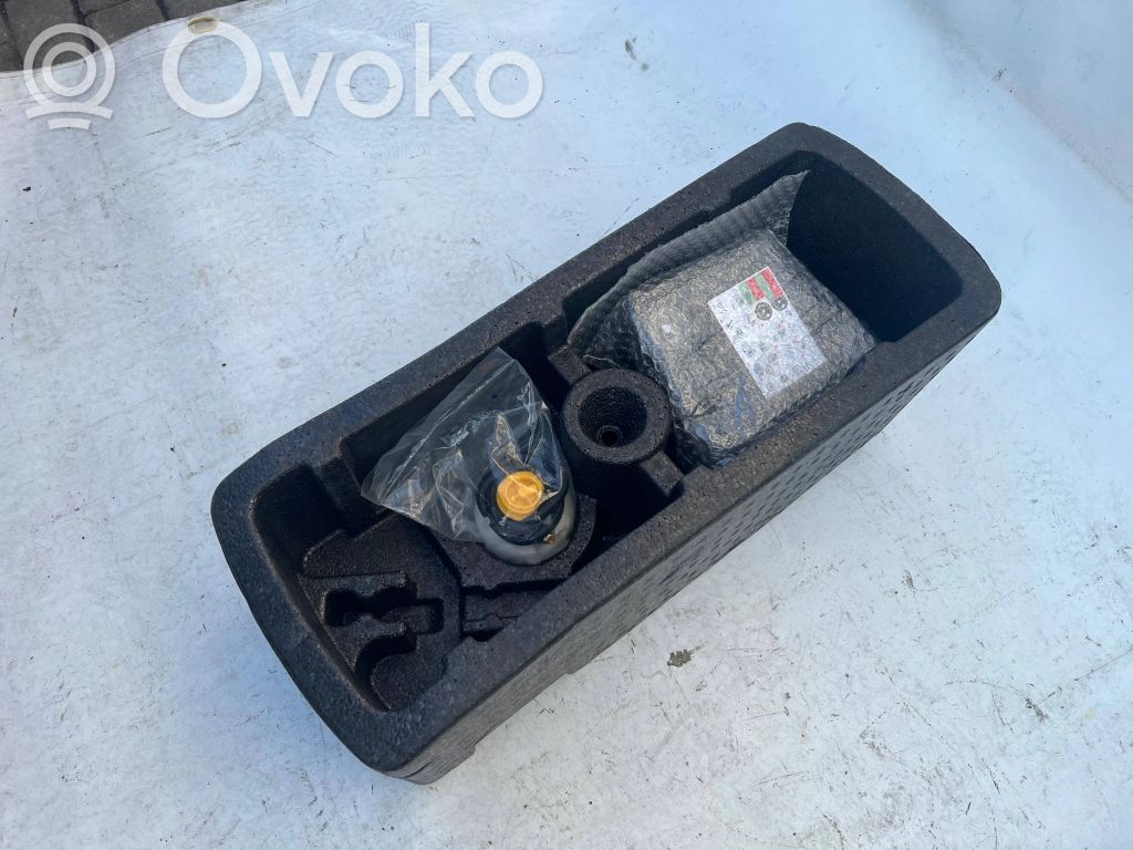 Opel Corsa E Tool box 