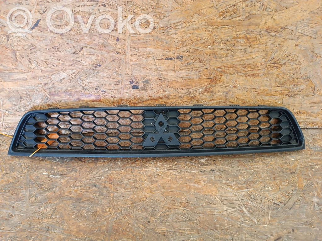 Mitsubishi Colt Etupuskurin ylempi jäähdytinsäleikkö 