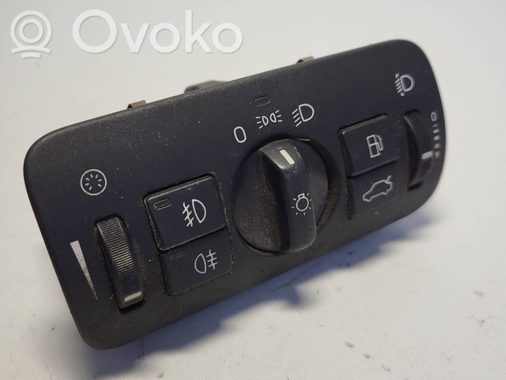 Light switch   30739415
