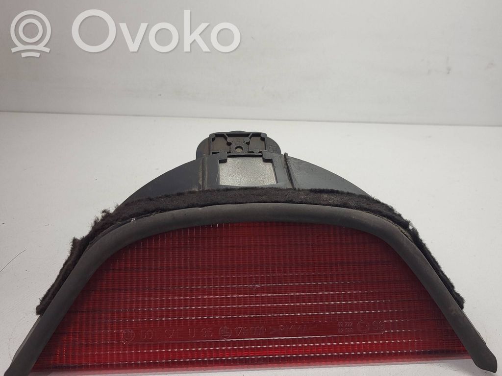 Kolmas/lisäjarruvalo   8360568