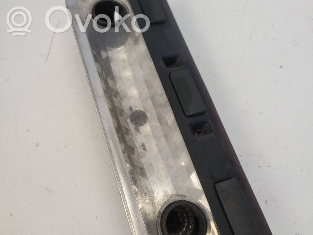 Etuistuimen valo   63316364929