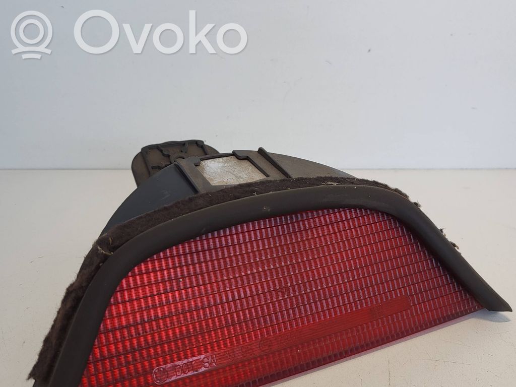 Kolmas/lisäjarruvalo   8360568