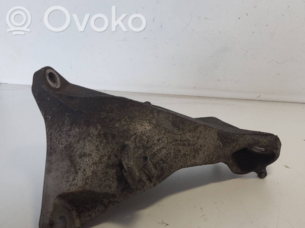 Engine mounting bracket   24168110