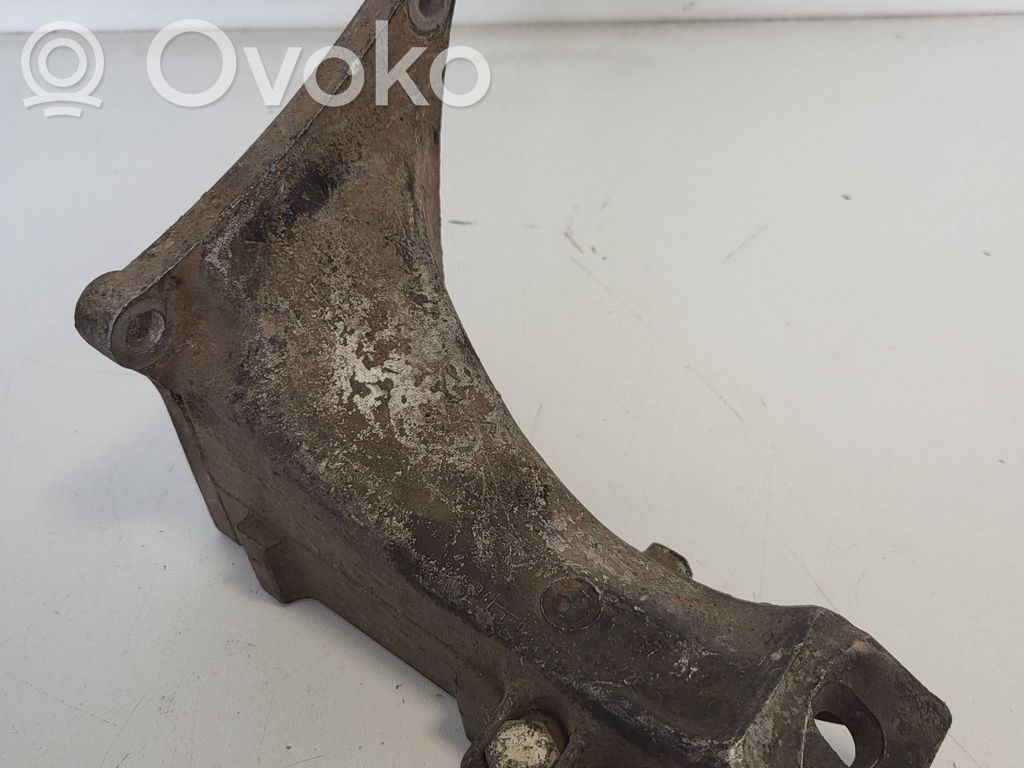 BMW 3 E36 Engine mounting bracket 