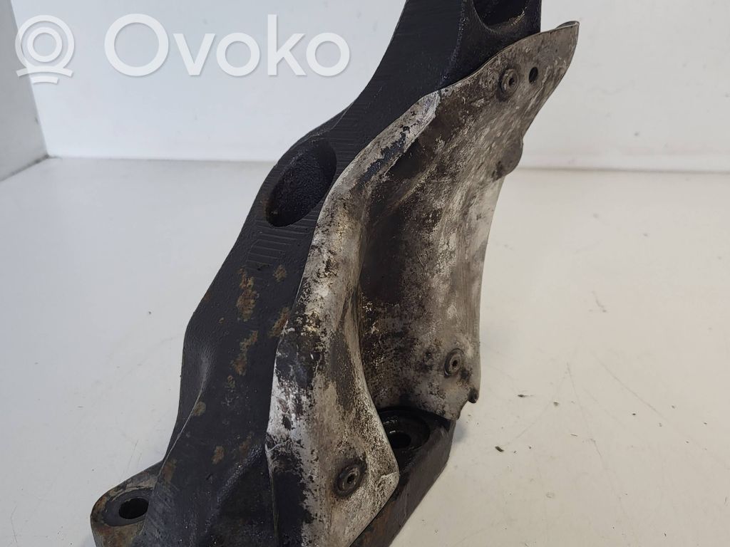 Engine mounting bracket   6770044