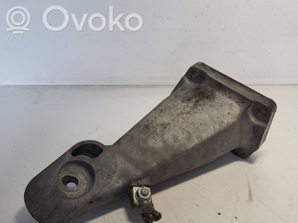 BMW 5 E60 E61 Engine mounting bracket 