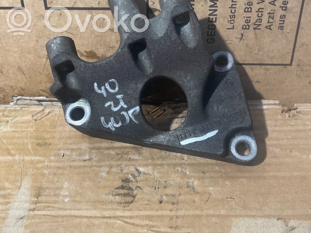 Nissan Note (E11) Engine mounting bracket 