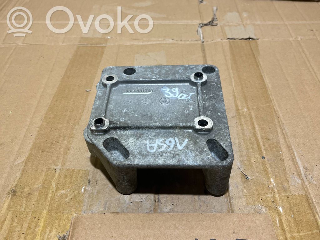 Peugeot 206 Engine mounting bracket 
