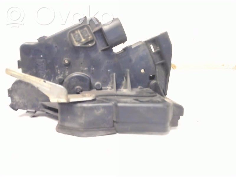 Priekšpusē slēdzene   51217011308,8206408