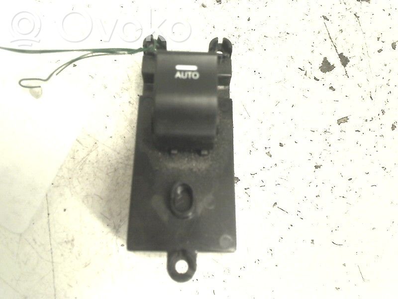 Electric window control switch   935803Z000,39R5201000