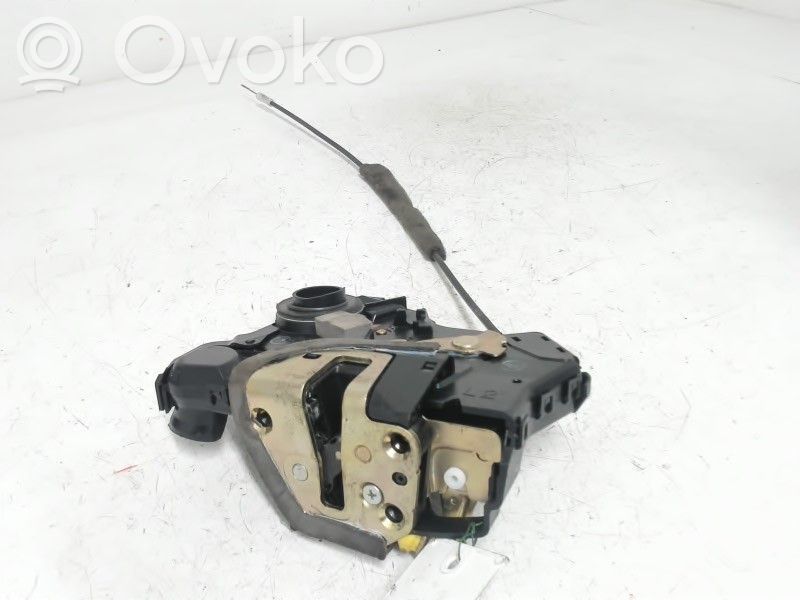Toyota Corolla E120 E130 Zamek drzwi przednich 