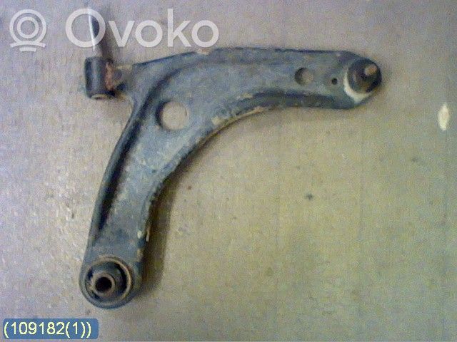 Toyota Yaris Dolny wahacz przedni 