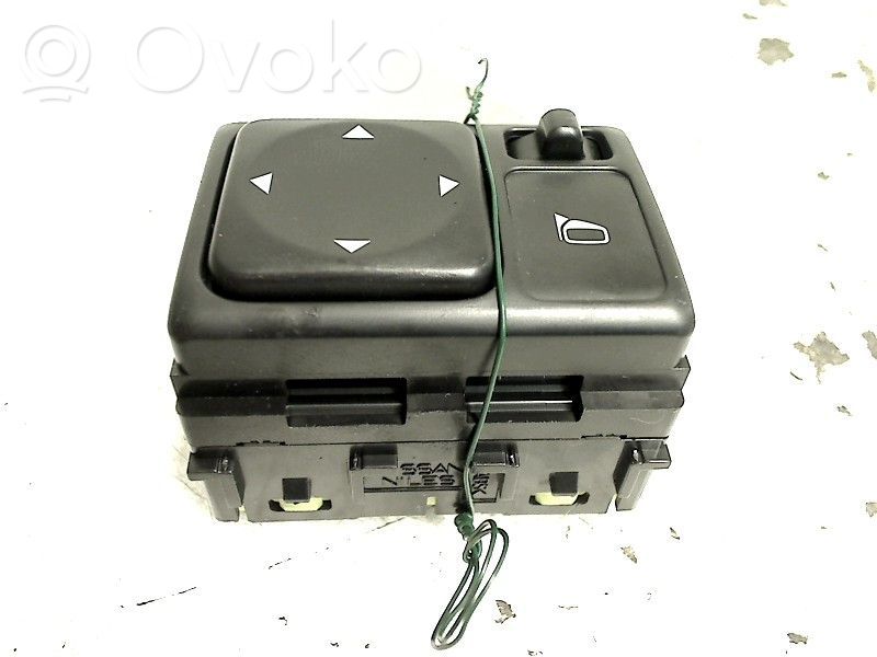 Nissan Juke I F15 Interruptor del espejo lateral 