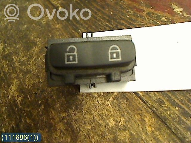 Volvo V70 Przycisk centralnego zamka 