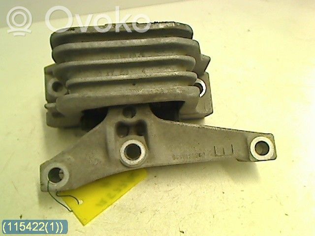 Peugeot 207 Engine mounting bracket 