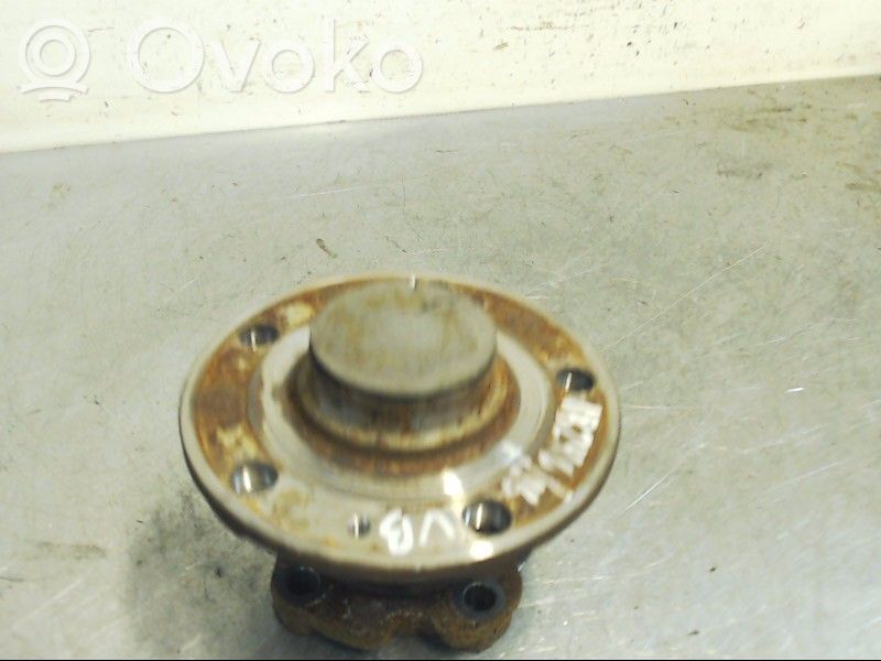 Takapyörän napa laakerilla   8V0598611A