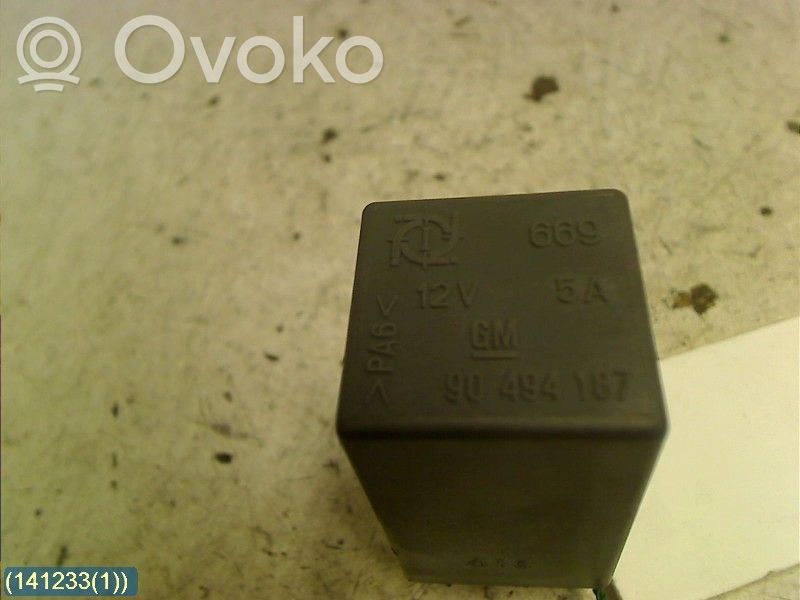 Opel Omega B1 Fuel pump relay 