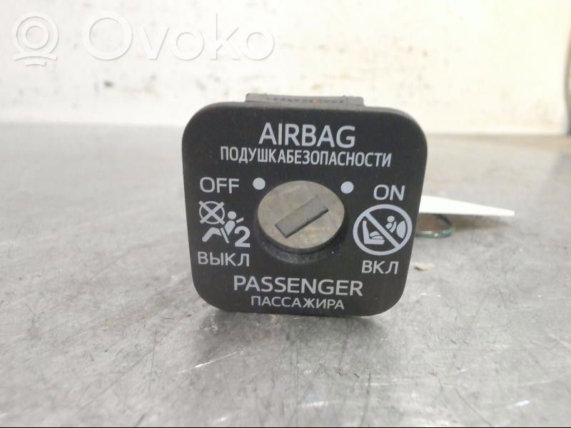 Toyota Prius (XW30) Interruttore airbag passeggero on/off