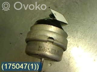 Audi A4 S4 B6 8E 8H Engine mount bracket 