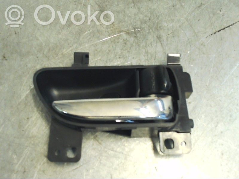 Manecilla interna puerta delantera   61051AJ000VH