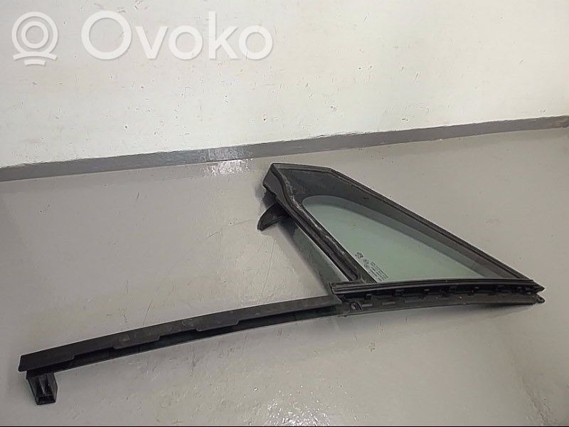 Peugeot 208 I Ventanilla de ventilación de la puerta delantera cuatro puertas