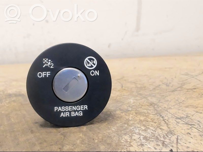 KIA Sportage Passenger airbag on/off switch 