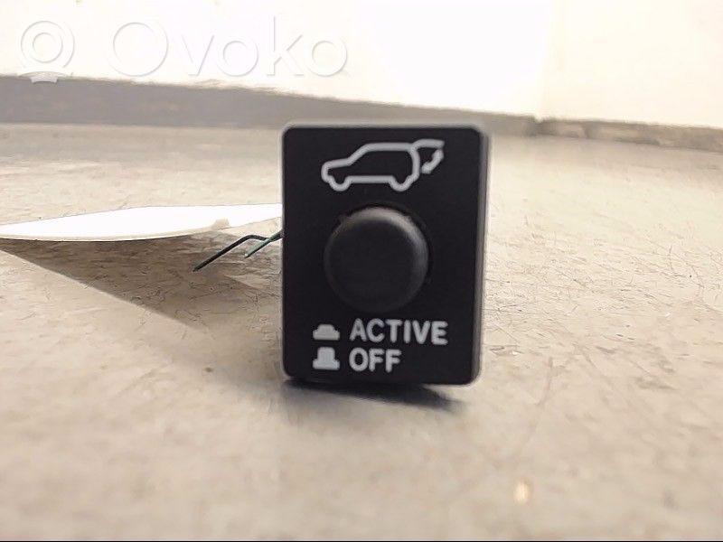 Tailgate/boot open switch button   8616A009