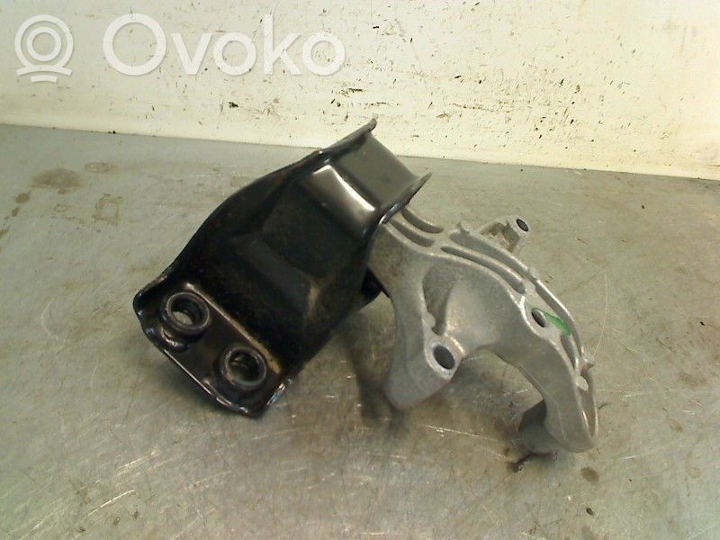 Nissan Qashqai Engine mounting bracket 