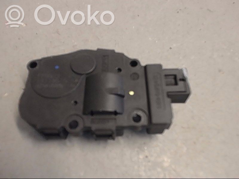 BMW 1 E81 E87 Ilmastointilaitteen läpän käyttölaite/moottori (A/C) 
