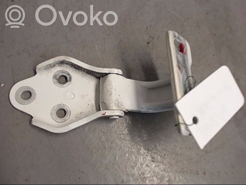 Iveco Daily 6th gen Front door lower hinge 