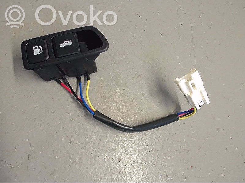 Tailgate/boot open switch button   935552T000VA