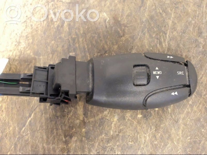 Peugeot Partner Pulsanti/interruttori sul volante 