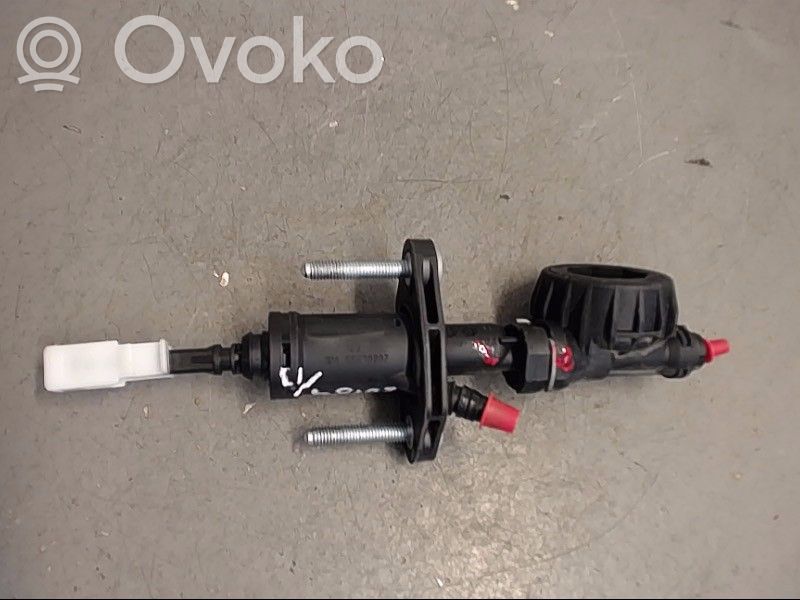 Opel Insignia A Główny cylinder sprzęgła 