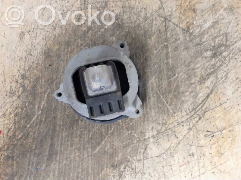 BMW 5 G30 G31 G38 Engine mounting bracket 