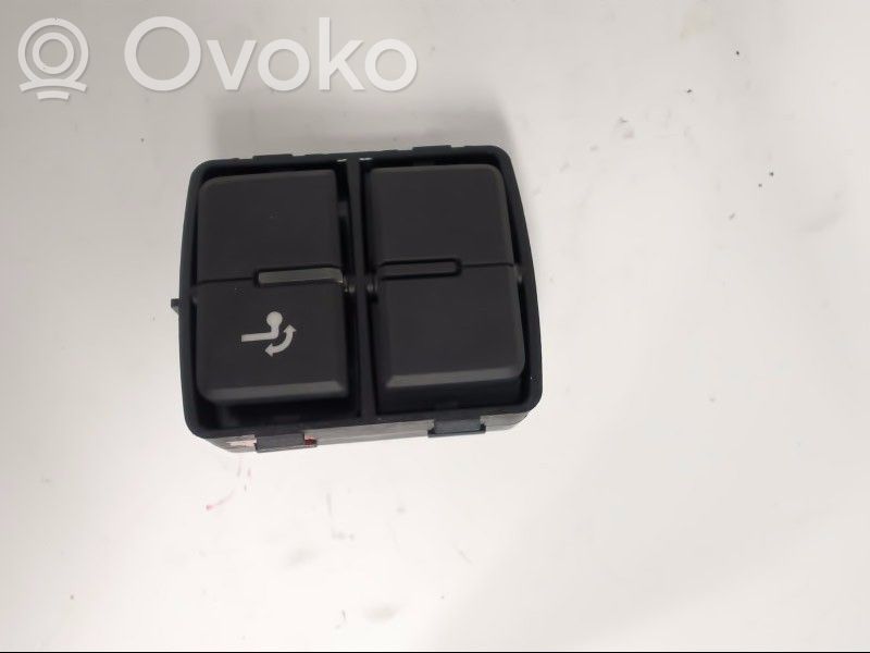 Volkswagen Touareg II Przycisk chowanego haka holowniczego 