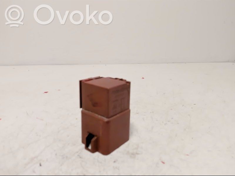 Jäähdytyspuhaltimen rele   17325003001