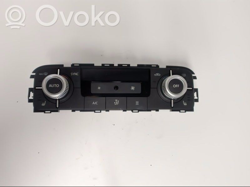 Volkswagen Touareg II Panel klimatyzacji 