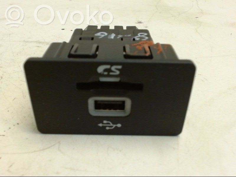 Ford Mondeo MK V USB socket connector 