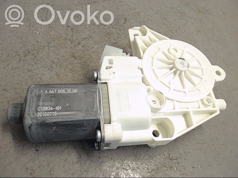 Mercedes-Benz Vito Viano W447 Silnik regulatora szyby drzwi przednich 