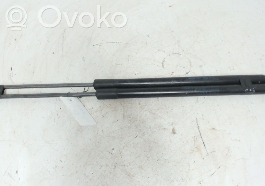 Volvo V60 Puntone del portellone posteriore