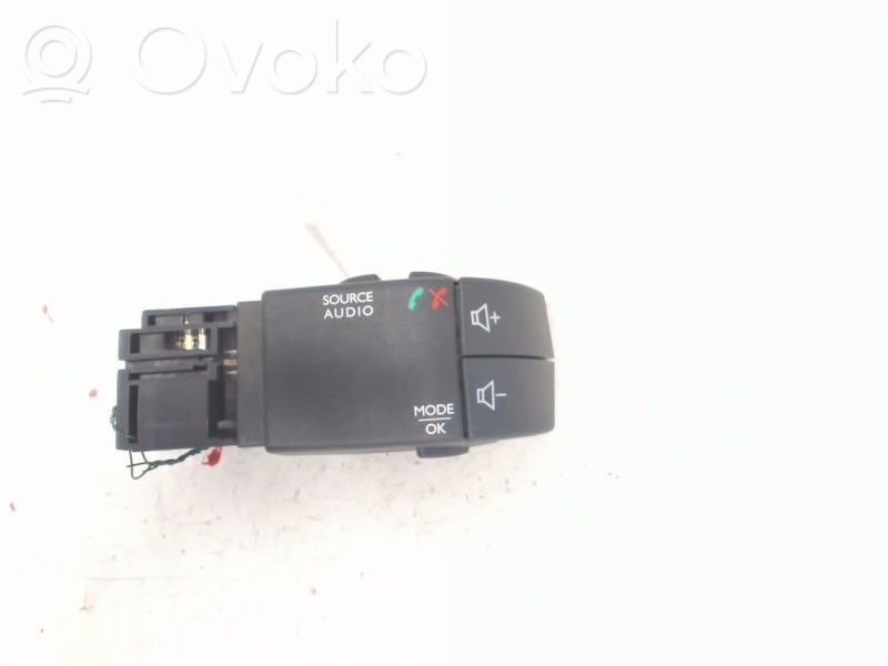 Renault Trafic III (X82) Boutons / interrupteurs volant