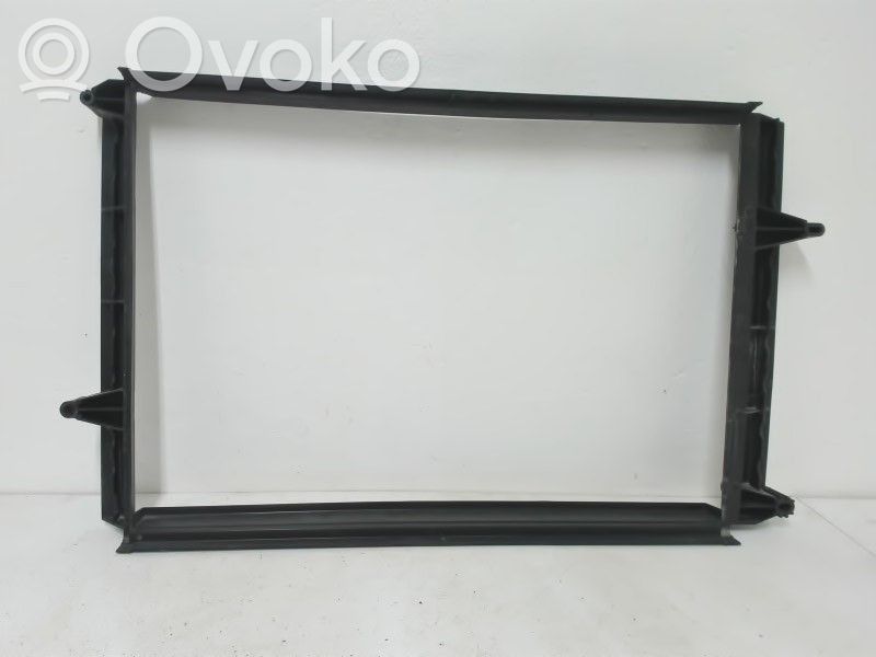 Volvo V70 Staffa del pannello di supporto del radiatore 