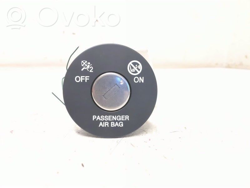Hyundai Tucson TL Passenger airbag on/off switch 