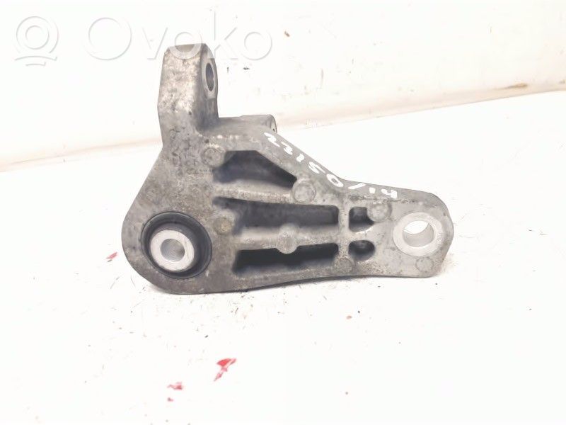 Volvo V70 Engine mounting bracket 